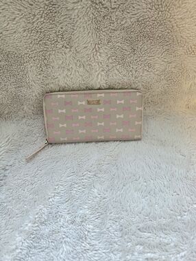 Kate Spade NY Zip Around Large Wallet In Taupe With Varying Shades Of Pink Bows